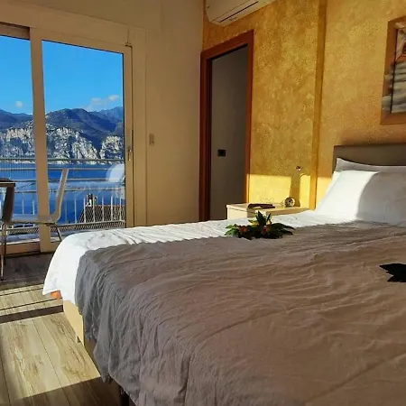 Eden Apartment *