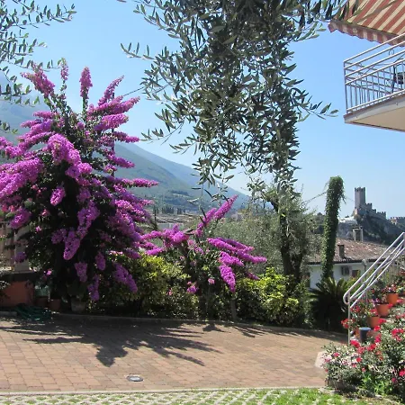 Eden Apartment *
