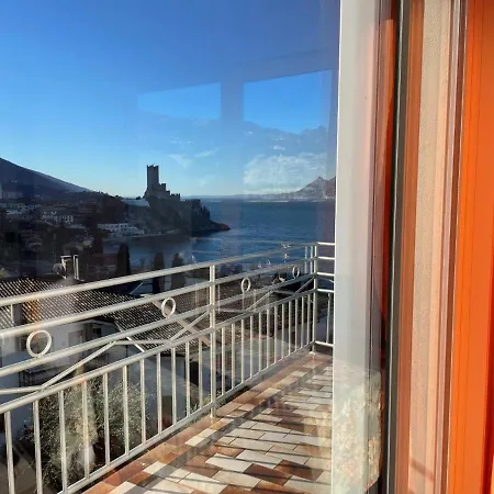 Eden Apartment *
